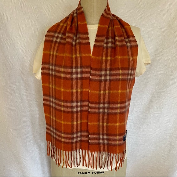 Burberry pure cashmere narrow fringed scarf in EUC. Unisex - Picture 4 of 5